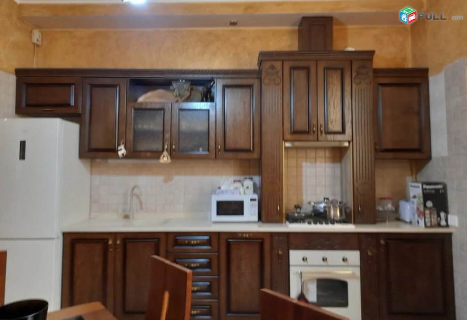 IN0504 Երկու հարկանի քարե տուն Անտառային փողոցում կենտրոնում, 279 ք.մ., 3+ սանհանգույց, մեծ հողամաս