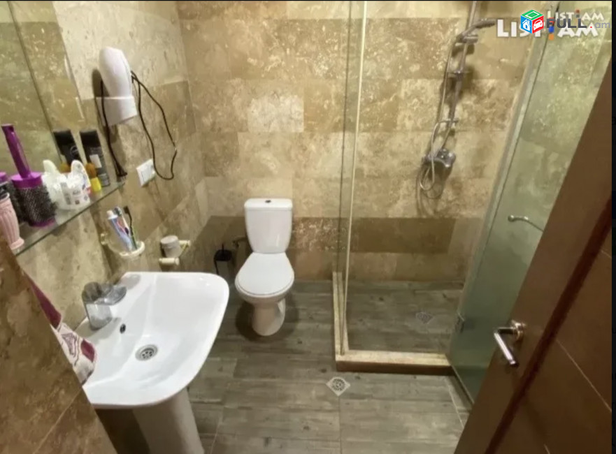 IN0576 Երկու հարկանի քարե տուն Մարշալ Խուդյակովի փողոցում Ավանում, 430 քմ, 3+ սանհանգույց, եվրովերանորոգված