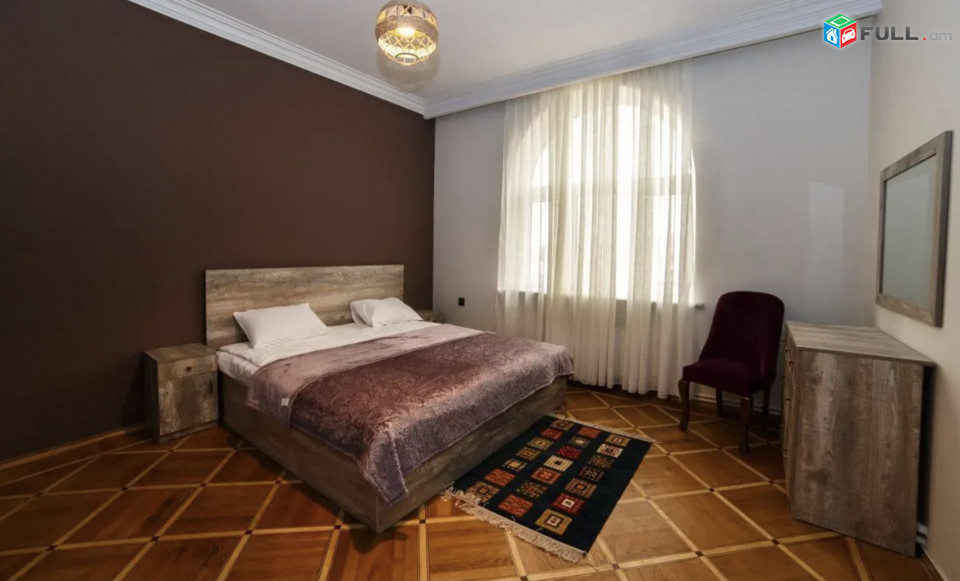 IN0581 Չորս հարկանի քարե տուն Էրեբունիում, 600 քմ, 3+ սանհանգույց, դիզայներական ոճով վերանորոգված