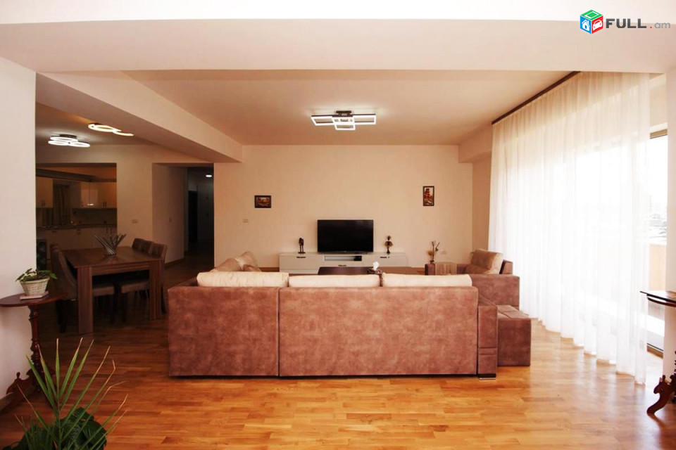 IN0585 Վարձով 3 սենյականոց բնակարան նորակառույց շենքում Լեոի փողոցում