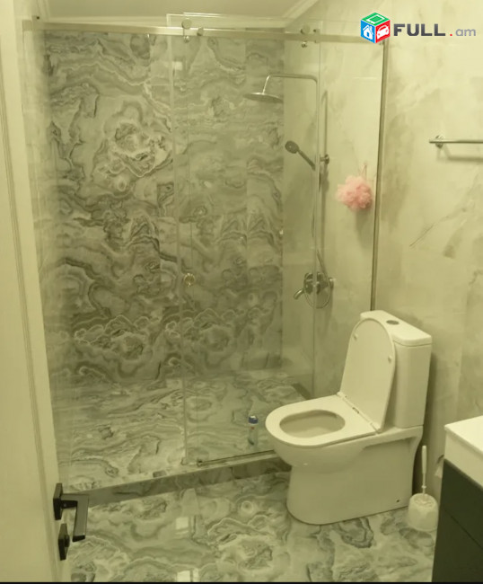 IN0597 Երեք հարկանի քարե թաունհաուզ 5-րդ փողոցում Քանաքեռ Զեյթունում