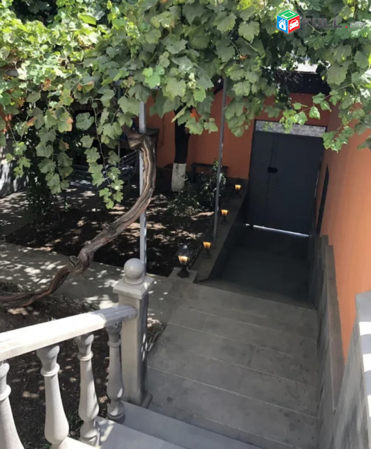 IN0599 Երեք հարկանի քարե տուն Արաբկիրի 39-րդ փողոցում Արաբկիրում, 185 քմ, 2 սանհանգույց, եվրովերանորոգված