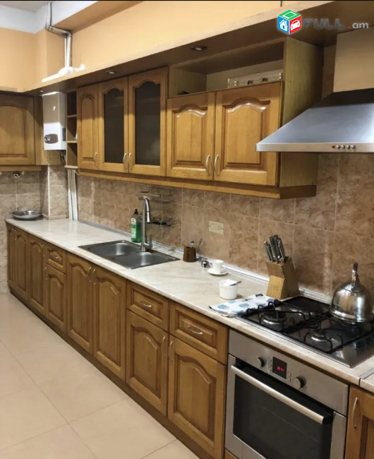 IN0599 Երեք հարկանի քարե տուն Արաբկիրի 39-րդ փողոցում Արաբկիրում, 185 քմ, 2 սանհանգույց, եվրովերանորոգված