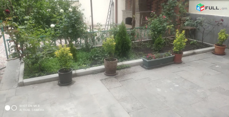IN0600 Երեք հարկանի քարե տուն Օստրովսկու փողոցում կենտրոնում