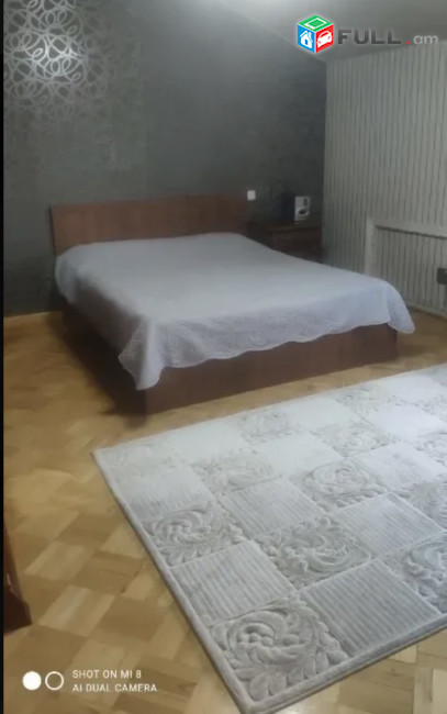 IN0600 Երեք հարկանի քարե տուն Օստրովսկու փողոցում կենտրոնում