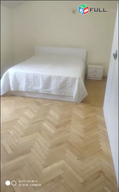 IN0600 Երեք հարկանի քարե տուն Օստրովսկու փողոցում կենտրոնում