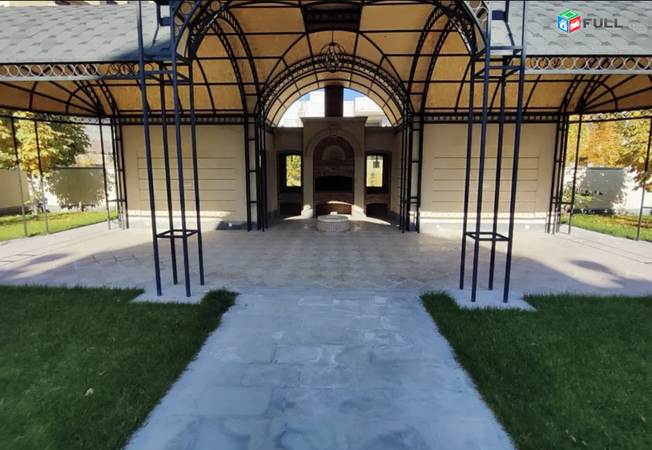 IN0624  Երեք հարկանի քարե ամառանոց Ծարավ աղբյուրի փողոցում Ավանում, 500 քմ, 3+ սանհանգույց