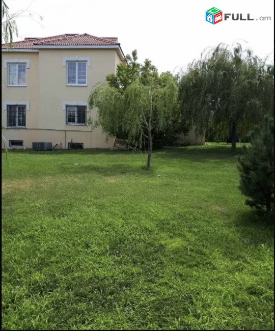 IN0651  Երեք հարկանի տուն, Վահագնի Թաղամաս Աջափնյակում, 300 քմ, 2 սանհանգույց, կապիտալ վերանորոգված
