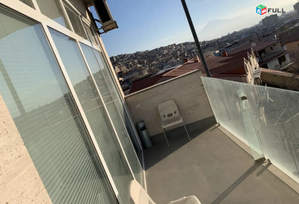 IN0656  Չորս հարկանի քարե տուն  Չարենցի փողոցում կենտրոնում, 529 քմ, 3+ սանհանգույց, կապիտալ վերանորոգված