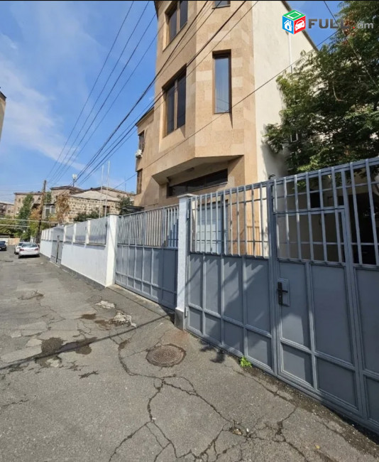 IN0658  Երեք հարկանի տուն Շարա Տալյան փողոցում կենտրոնում, 353 քմ, 3+ սանհանգույց, եվրովերանորոգված