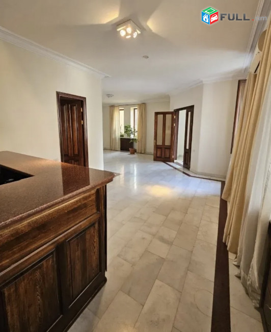IN0658  Երեք հարկանի տուն Շարա Տալյան փողոցում կենտրոնում, 353 քմ, 3+ սանհանգույց, եվրովերանորոգված