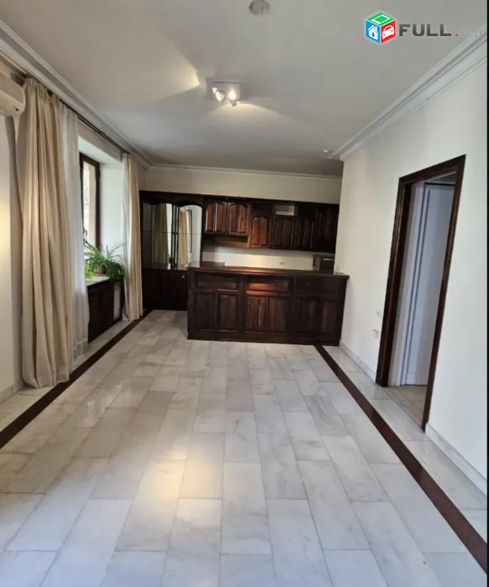 IN0658  Երեք հարկանի տուն Շարա Տալյան փողոցում կենտրոնում, 353 քմ, 3+ սանհանգույց, եվրովերանորոգված