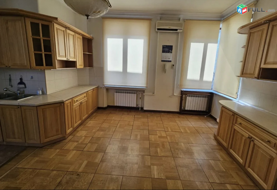 IN0658  Երեք հարկանի տուն Շարա Տալյան փողոցում կենտրոնում, 353 քմ, 3+ սանհանգույց, եվրովերանորոգված