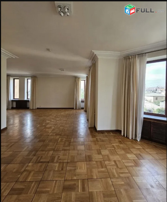 IN0658  Երեք հարկանի տուն Շարա Տալյան փողոցում կենտրոնում, 353 քմ, 3+ սանհանգույց, եվրովերանորոգված