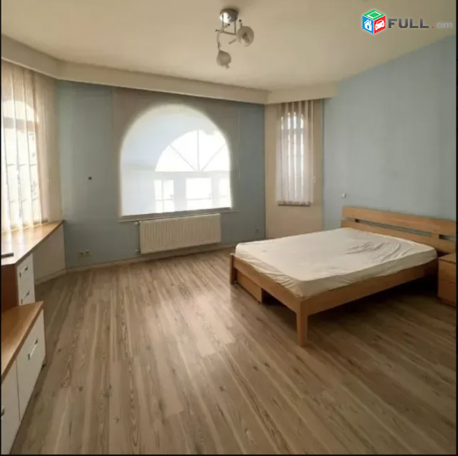 IN0661  Երեք հարկանի քարե տուն, Վահագնի Թաղամաս Աջափնյակում, 440 ք.մ., 3+ սանհանգույց