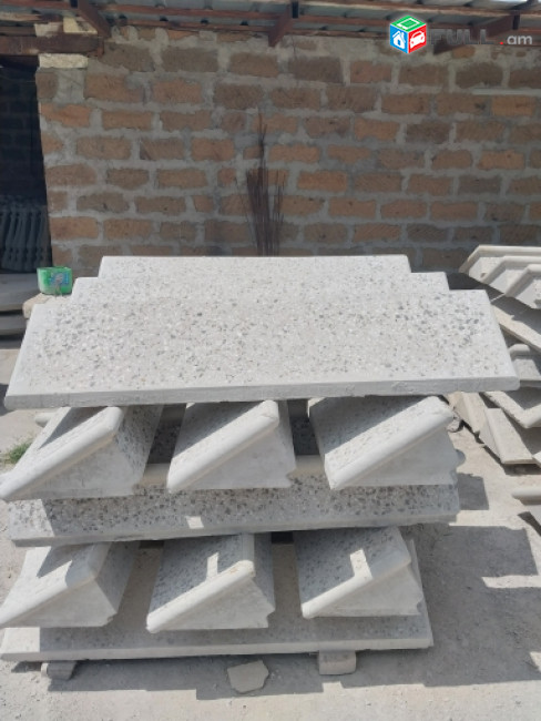 Մռամրի կռոշկով աստիճաններ,Mramri kroskov astichanner