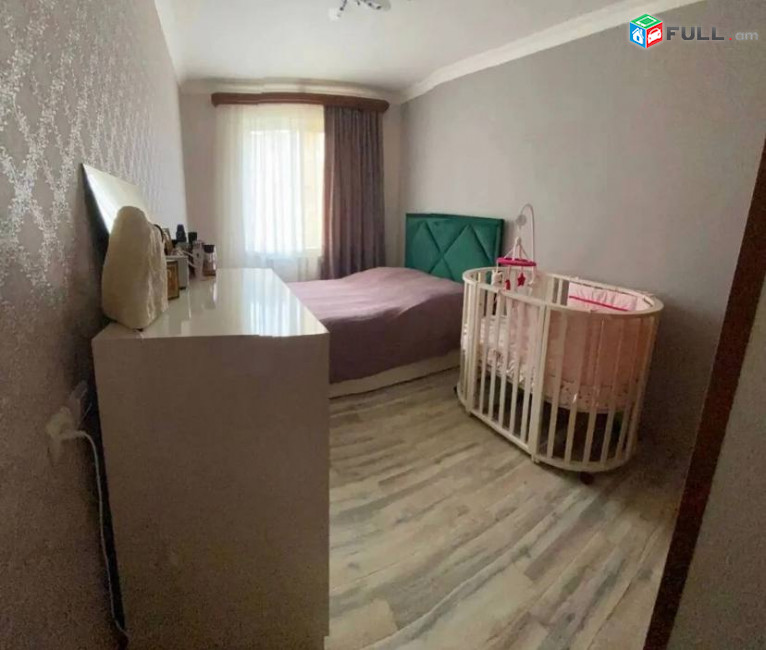 2 սենյականոց բնակարան Ակսել Բակունցի փողոցում, 51 ք.մ., 3/5 հարկ, կապիտալ վերանորոգված