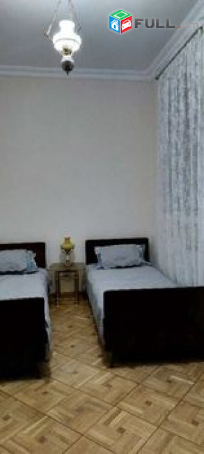 Մեկ հարկանի քարե տուն Բագրատունհաց փողոցում Շենգավիթում 100 քմ. Կապիտալ վերանորոգված