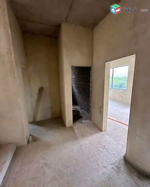 Երեք հարկանի տուն, Ավան-Առինջ 2-րդ միկրոշրջանում