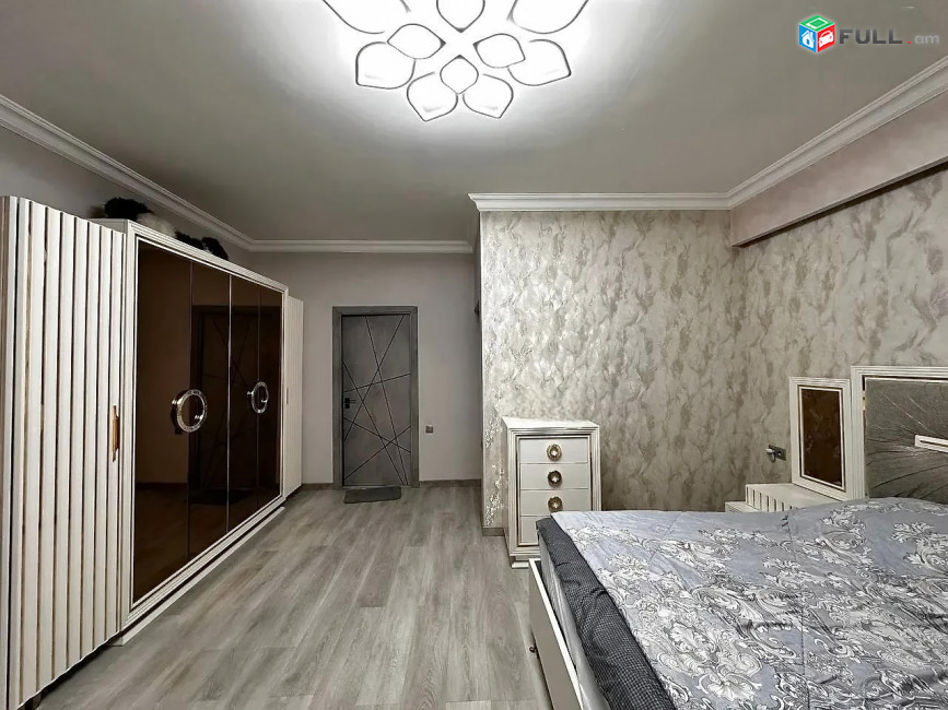Երեք հարկանի քարե տուն, Գ-1 թաղամաս