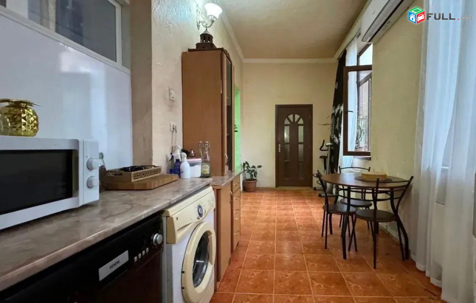 4 Սենյականոց Բնակարան Քարե Շենքում, 80քմ, 3/5 հարկ, Կապիտալ Վերանորոգված