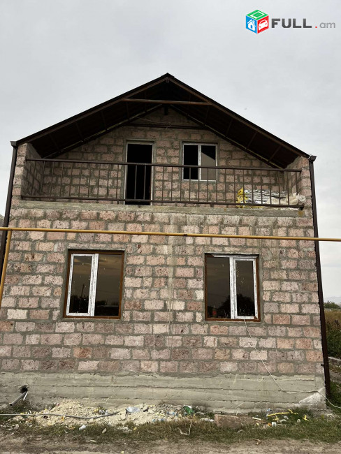 Երկու հարկանի քարե տուն  13-րդ փողոցում Այնթապում, 117 ք.մ.