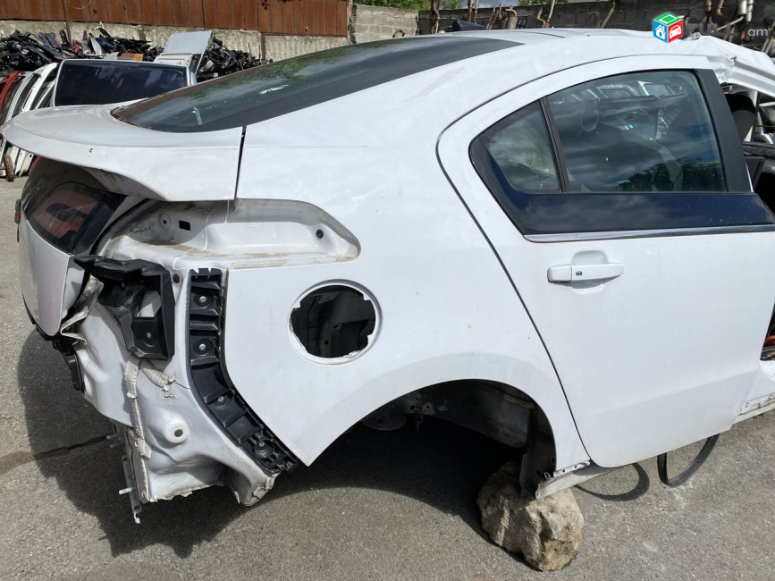 Chevrolet volt 1 2 hetev krilo kuzov goli