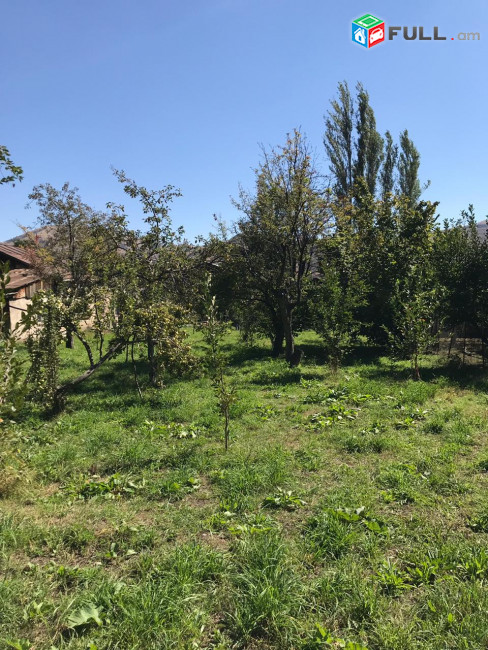 Одноэтажный каменный дом на ул. Баграмяна в Гарни, 84 кв.м., большой участок