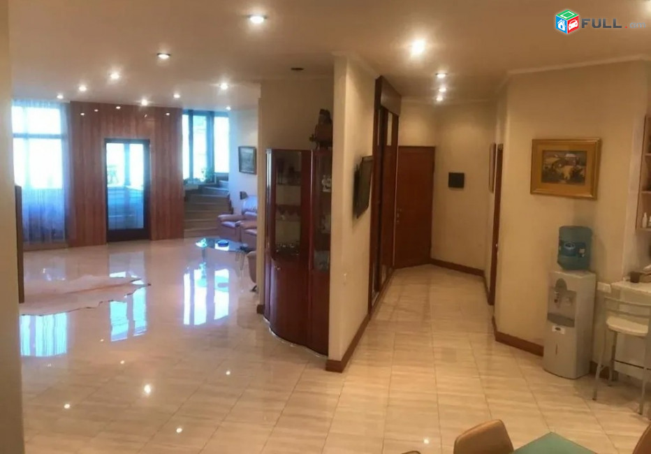 KS4-71 Վաճառվում է Փոքր Կենտրոնում 5 սենյականոց բնակարան