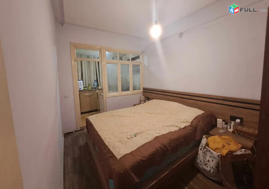KS1-48 Վաճառվում է 1-2 սենյակ դարձրած Տիգրամ Մեծ փողոցում
