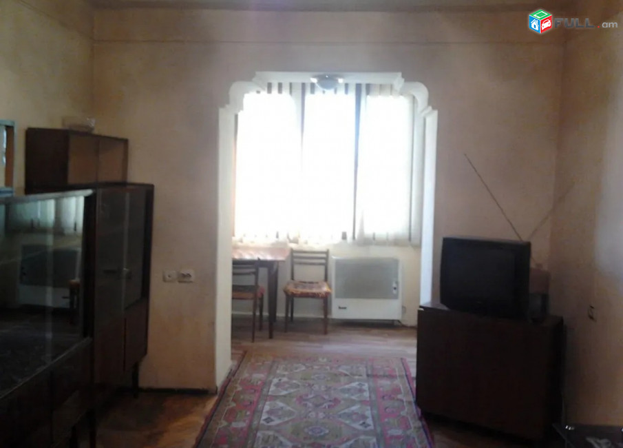 KS1-48 Վաճառվում է 1-2 սենյակ դարձրած Տիգրամ Մեծ փողոցում