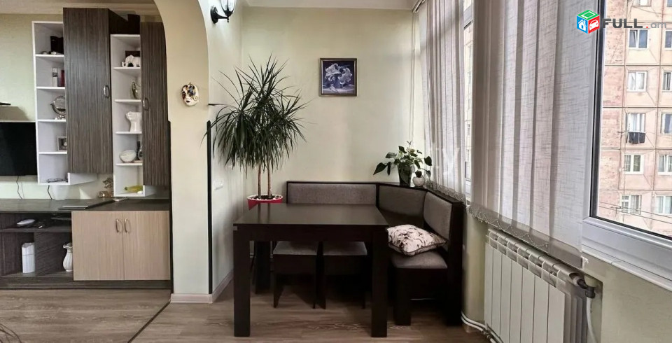XS1-13 Վաճառվում է 1-2 դարձրած Նարեկացի փողոցում