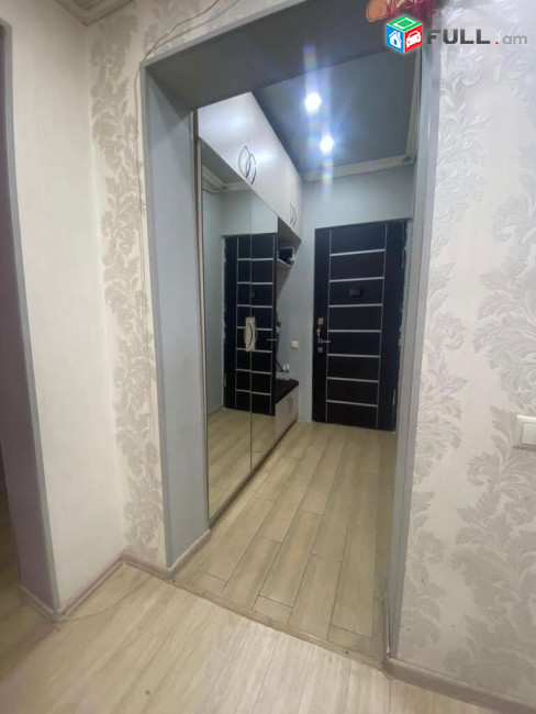  Վաճառվում է 3 սենյականոց բնակարան, Դավթաշենի 4-րդ թաղամաս, դիզայներական ոճով վերանորոգված,
