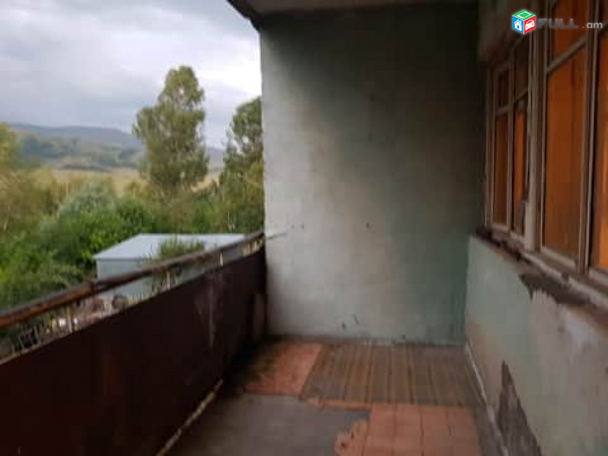 3 սենյականոց բնակարան Ջրամբարում, 60 ք.մ., մի քանի պատշգամբ