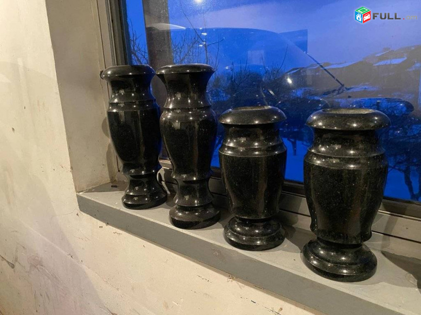 Գրանիտե ծաղկամաններ