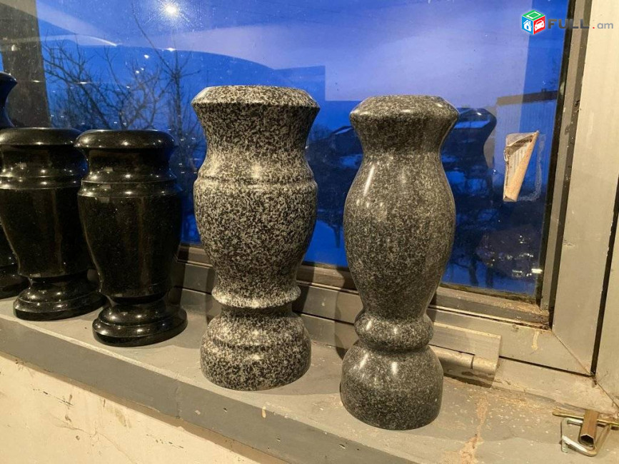 Գրանիտե ծաղկամաններ