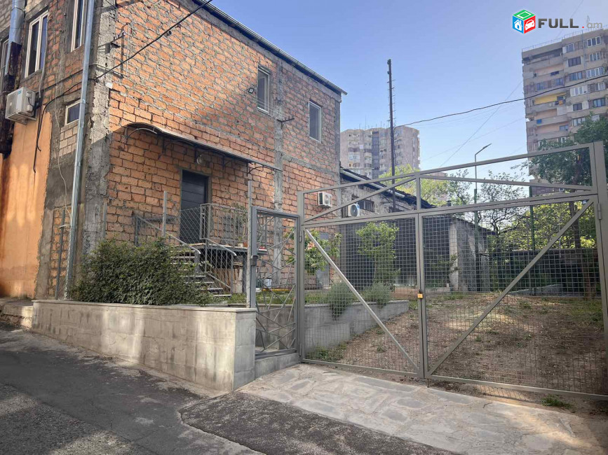 երկու հարկանի սեփական տուն