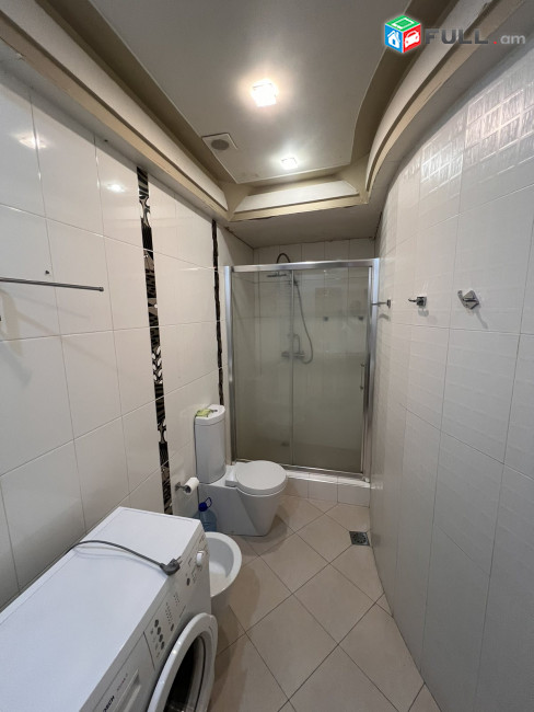 2 սենյականոց բնակարան Աբովյան փողոցում, 62 քմ, բարձր առաստաղներ, եվրովերանորոգված, քարե շենք