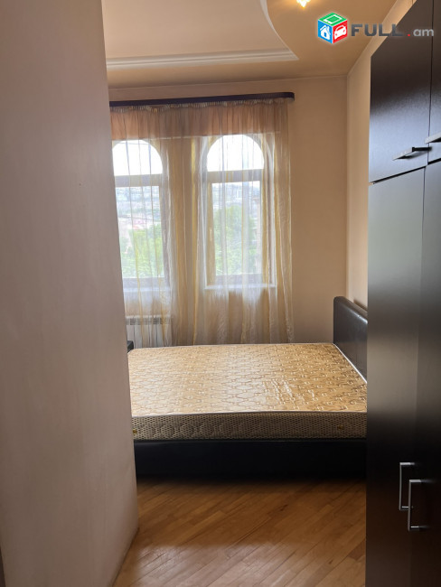 2 սենյականոց բնակարան Աբովյան փողոցում, 62 քմ, բարձր առաստաղներ, եվրովերանորոգված, քարե շենք