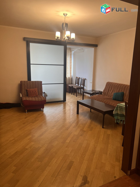 3 սենյականոց բնակարան Աբովյան փողոցում, 87 քմ, նախավերջին հարկ, բարձր առաստաղներ