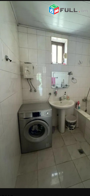 Մեկ հարկանի քարե տուն ,չորս սենյակ