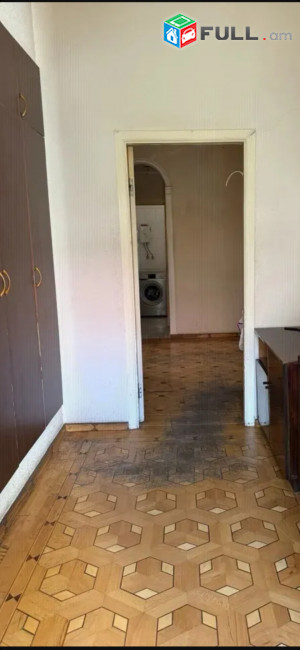 Մեկ հարկանի քարե տուն ,չորս սենյակ