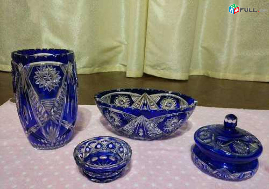 Կգնեմ չեխական խրուստալից բաժակներ վազաներ
