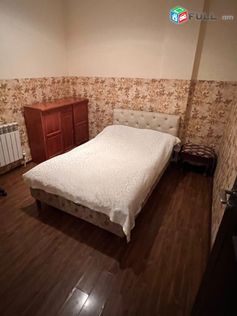E0010-16/ 3սենյականոց բնակարան Լենինգրադյան փողեցում։