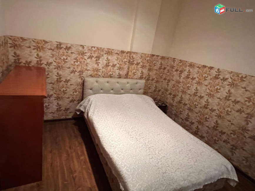 E0010-16/ 3սենյականոց բնակարան Լենինգրադյան փողեցում։