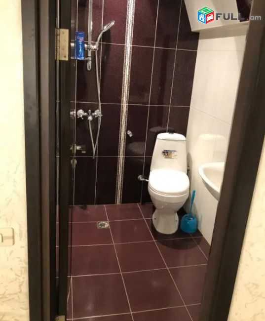 A0002-147/ Վարձով 3 սենյականոց բնակարան Կենտրոնում