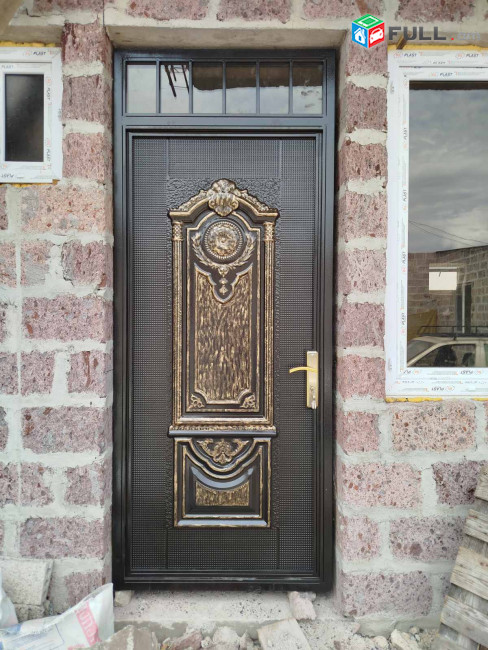 Մուտքի դռներ,դարպասներ,դռան լիստեր անմիջապես ներկրողից։