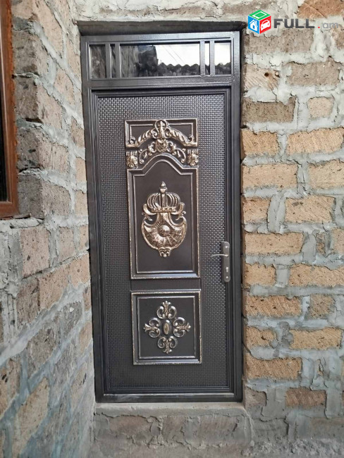 Մուտքի դռներ,դարպասներ,դռան լիստեր անմիջապես ներկրողից։