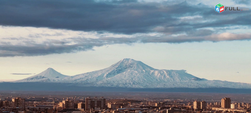 Վաճառում եմ բնակարանս Մարգարյան փող․ 10 շենքում 