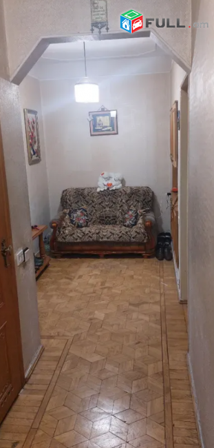 Վաճառվում է 4 սենյականոց բնակարան 